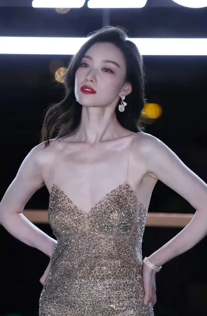 方舟生存游戏画面